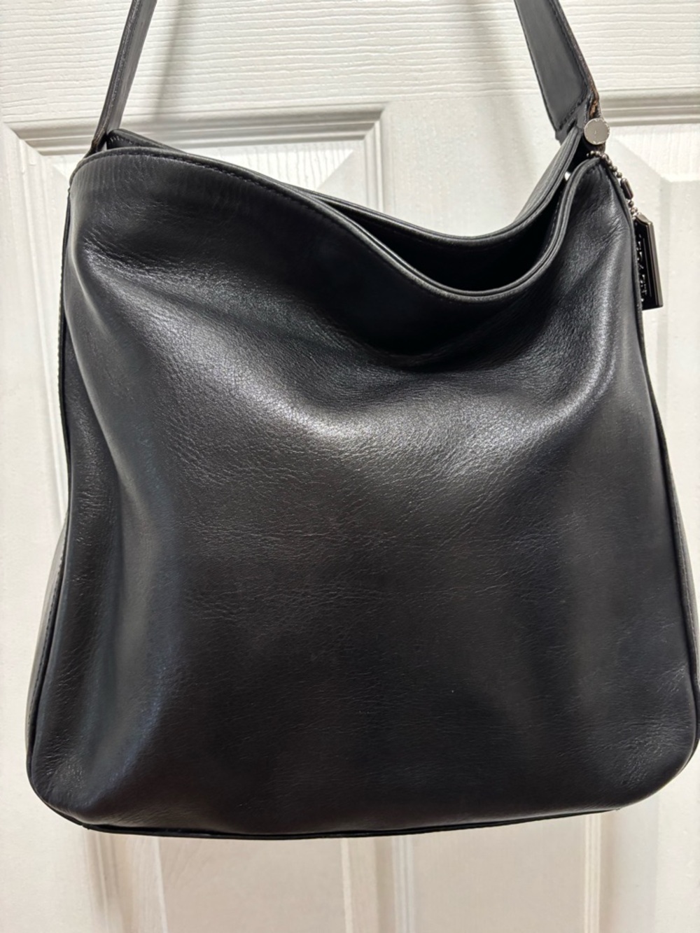 Coach VINTAGE F0D-9180 Whitney MADE IN USA Black Glove Tanned Leather Hobo EUC